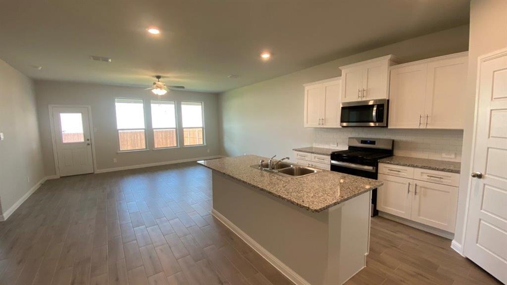 1216 Marsha Lane Decatur, TX 76234 - Photo 3 of 31