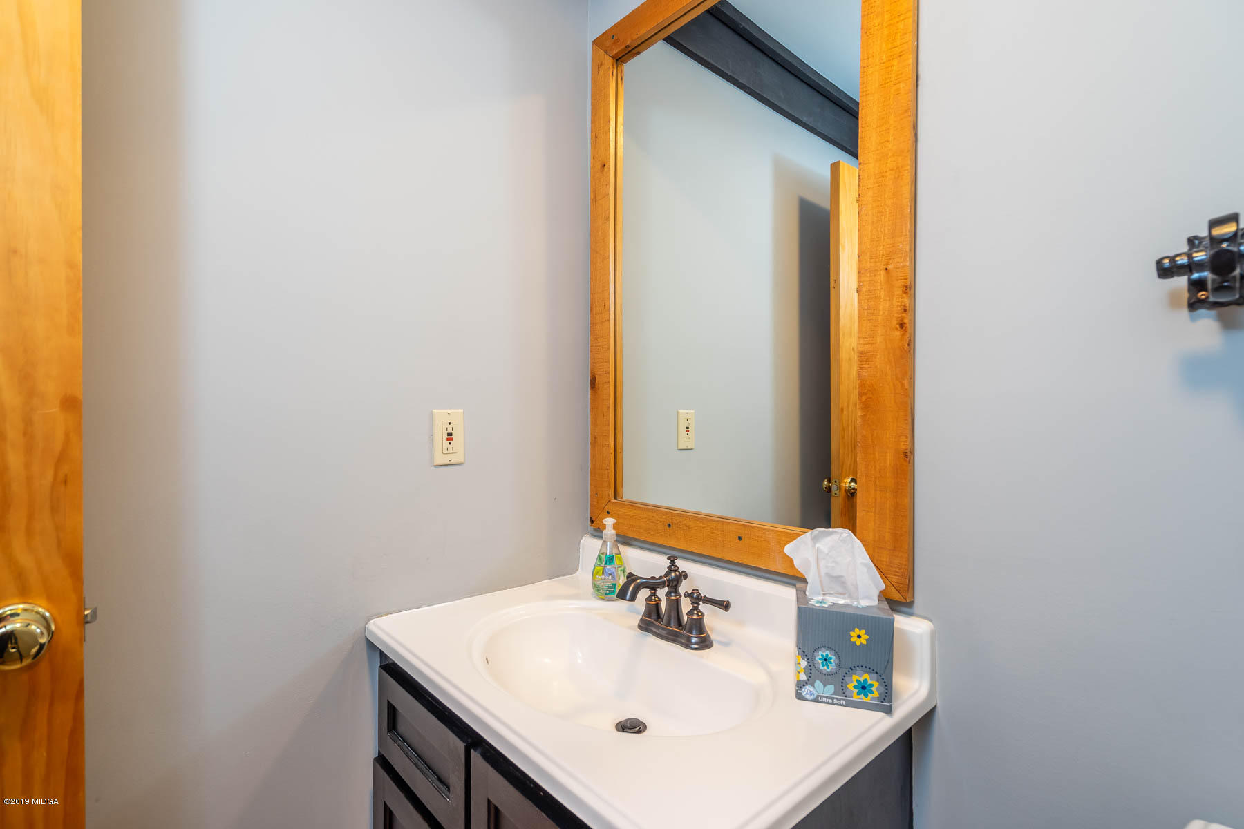 5934 Dames Ferry Road Juliette, GA 31046 - Photo 14 of 41 a bathroom with a sink and a mirror