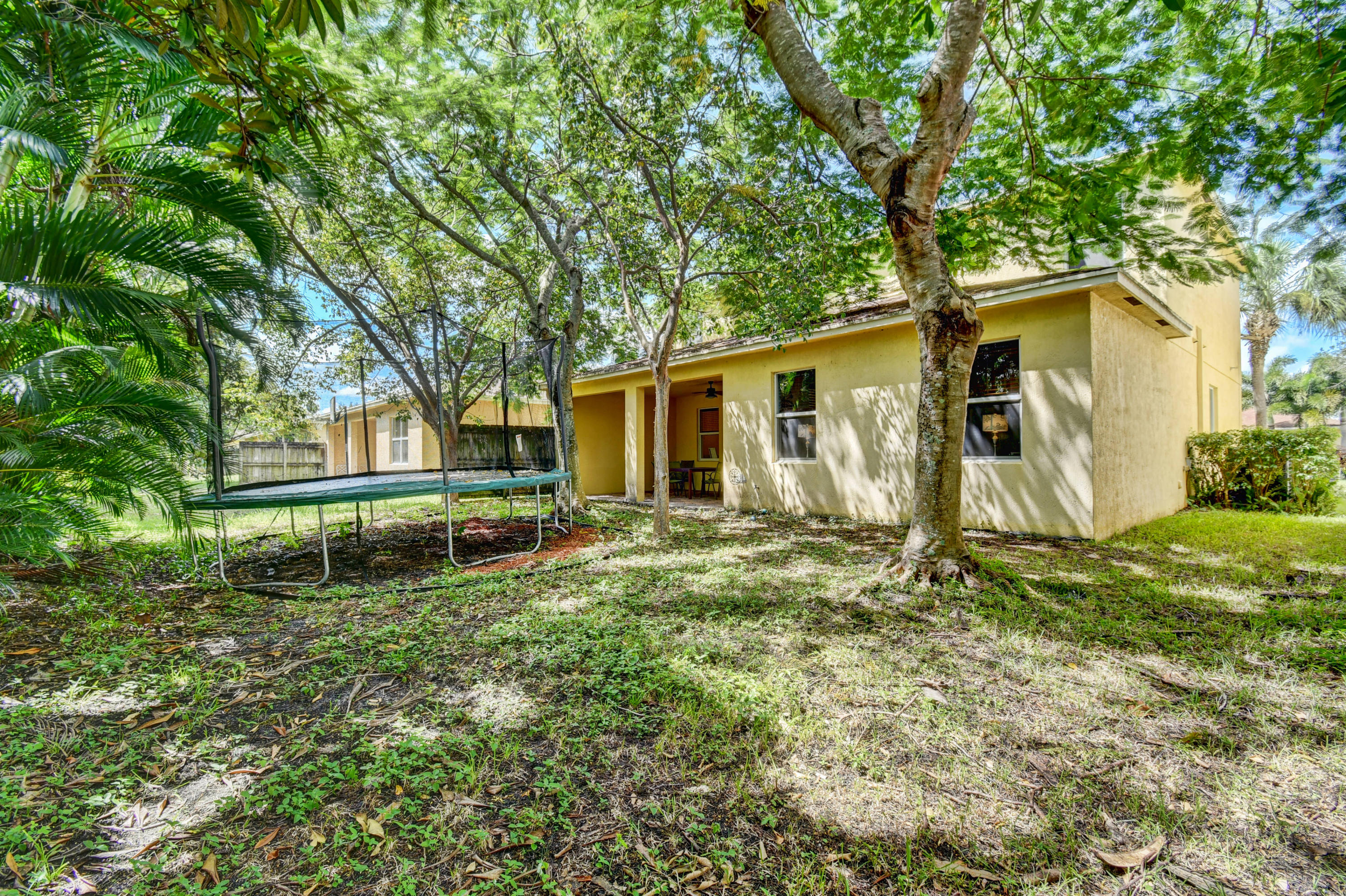 804 Quartz Terrace West Palm Beach, FL 33413 - Photo 51 of 65 a backyard of a house with table and chairs