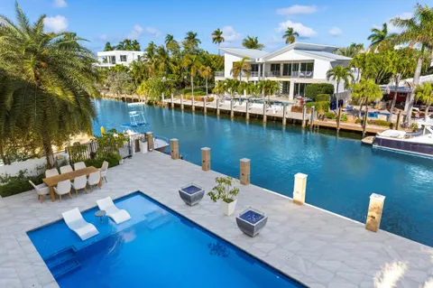 $6,995,000 | 424 Coconut Isle Drive, Fort Lauderdale, FL 33301