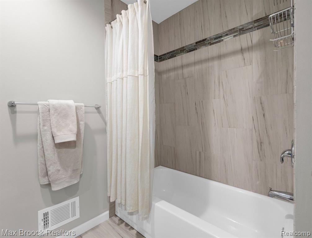 31084 Rivers Edge Court Beverly Hills, MI 48025 - Photo 23 of 33