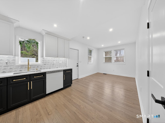 20 Oakridge Road Trumbull, CT 06611 - Photo 4 of 29