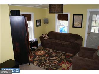 736 Monmouth Road Cream Ridge, NJ 08514 - Photo 2 of 9 Living Room