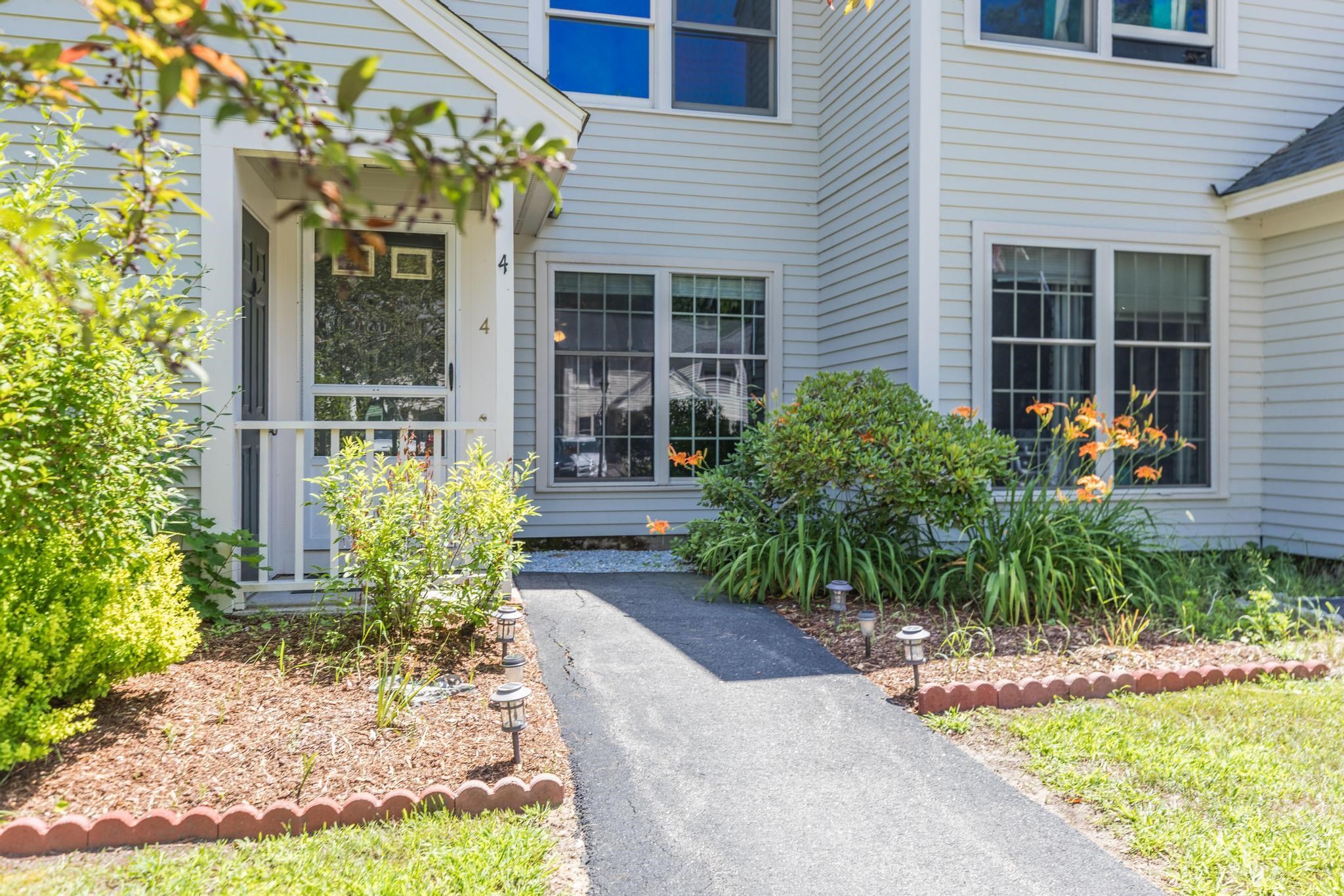 4 Woodland Green Rochester, NH 03868 - Photo 2 of 27