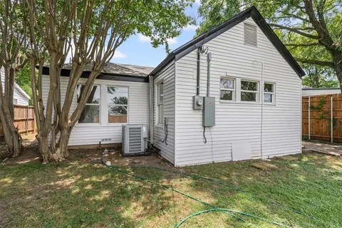 $438,000 | 2327 Brookfield Avenue, Dallas, TX 75235