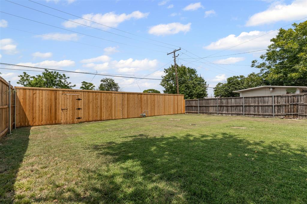2327 Brookfield Avenue Dallas, TX 75235 - Photo 29 of 31 a view of a backyard with green space