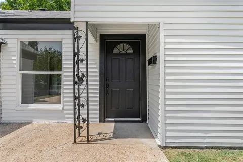 $438,000 | 2327 Brookfield Avenue, Dallas, TX 75235