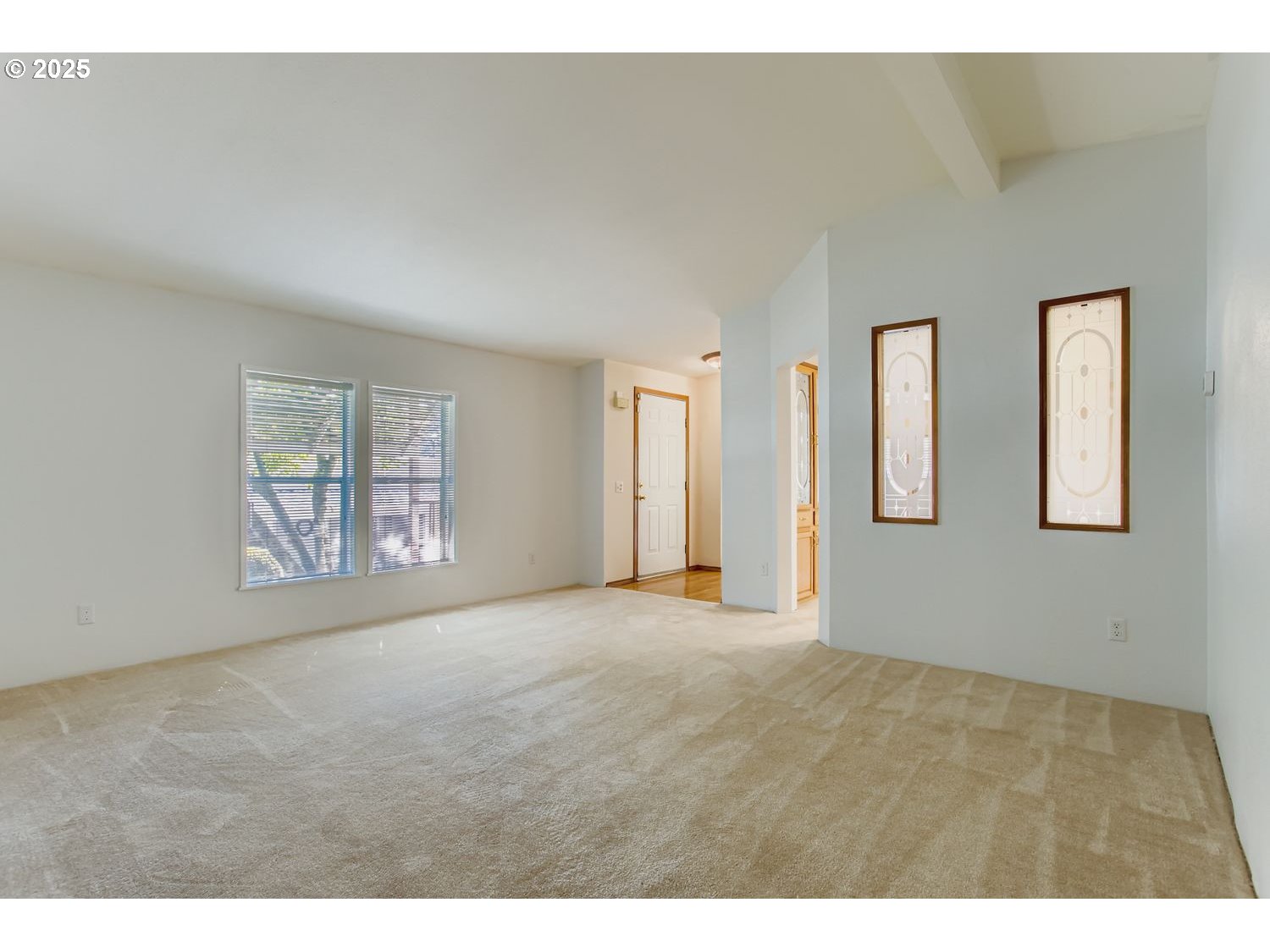 100 Southwest 195th Avenue, Unit 36 Beaverton, OR 97006 - Photo 12 of 39 Living Room