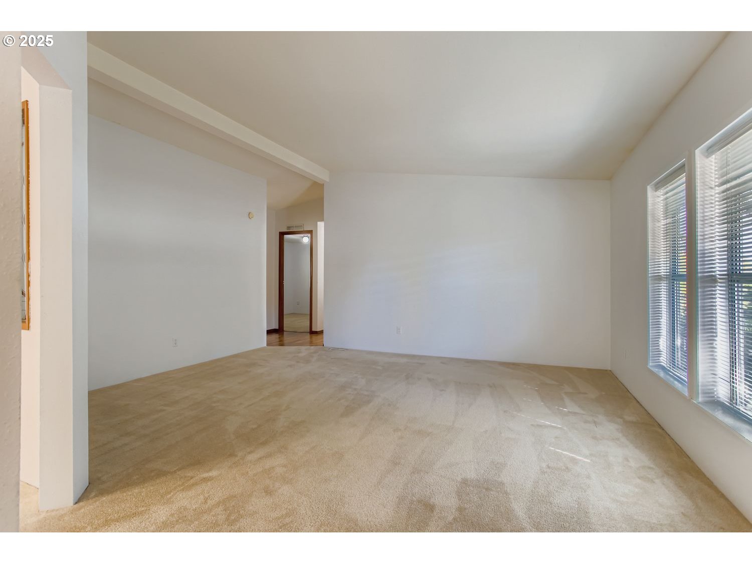 100 Southwest 195th Avenue, Unit 36 Beaverton, OR 97006 - Photo 13 of 39 Living Room