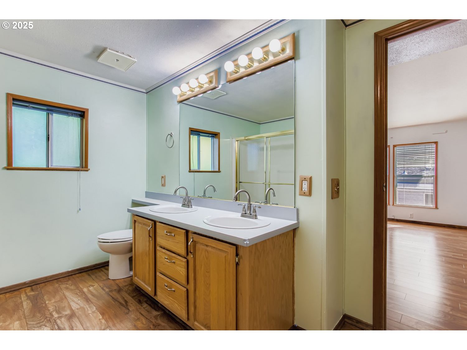100 Southwest 195th Avenue, Unit 36 Beaverton, OR 97006 - Photo 18 of 39 Living Room/Dining Room