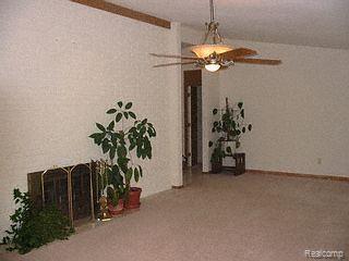 6835 North Adams Road Bloomfield Hills, MI 48304 - Photo 4 of 6 Great Rm. w/vaulted ceiling