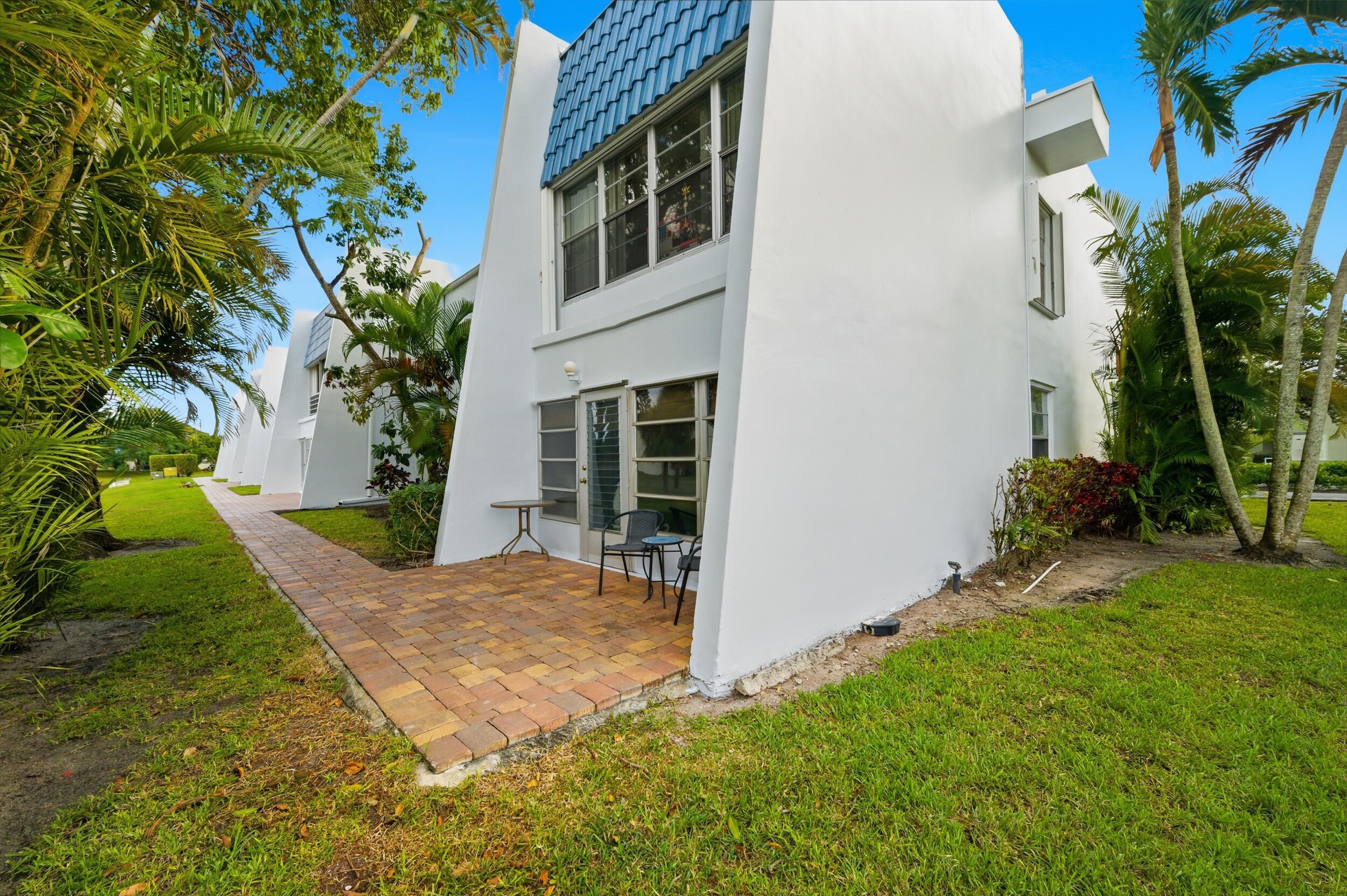 2600 Fiore Way, Unit 101C Delray Beach, FL 33445 - Photo 25 of 40 a view of a backyard of the house