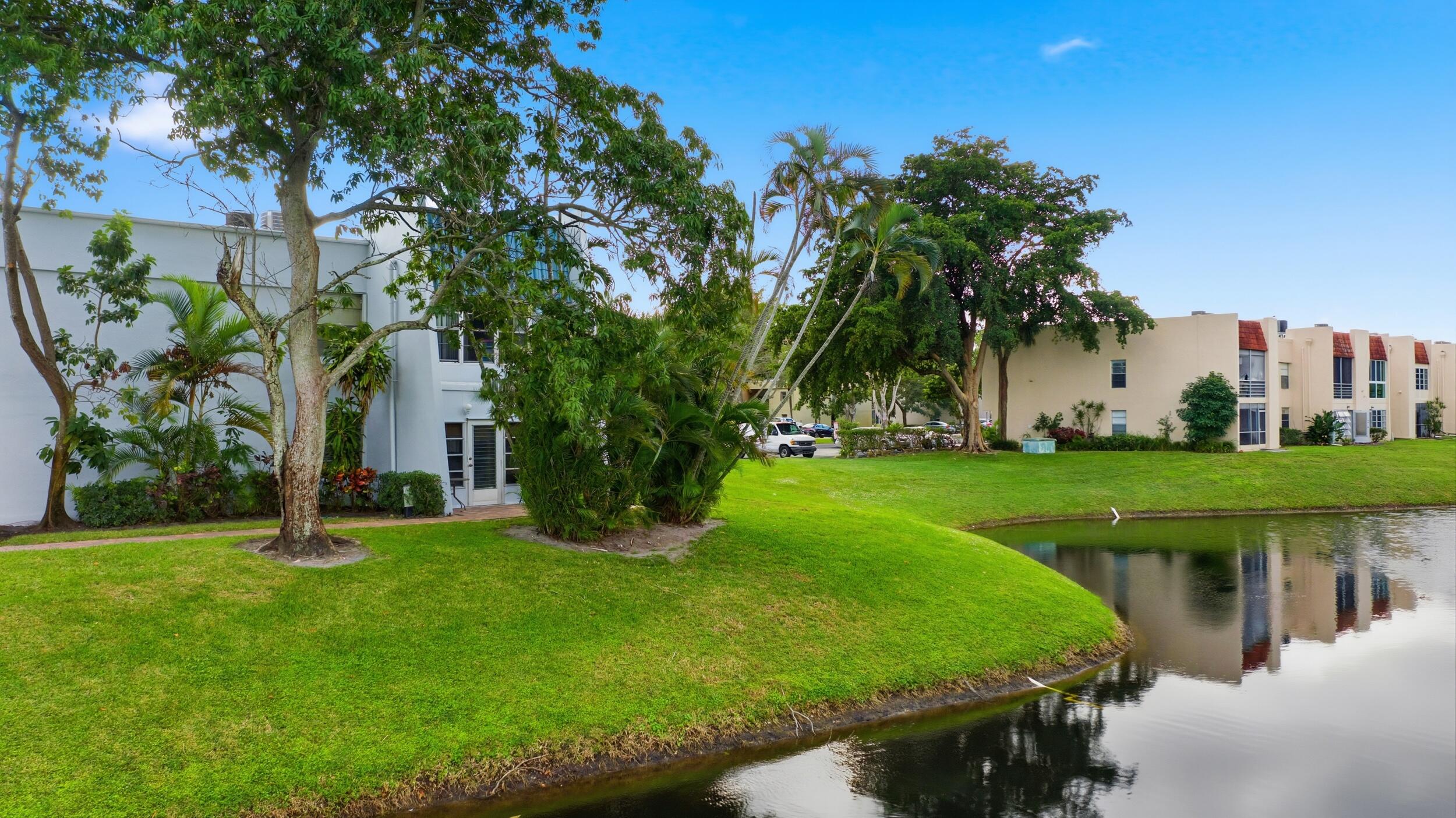 2600 Fiore Way, Unit 101C Delray Beach, FL 33445 - Photo 36 of 40 a view of a volley ball court