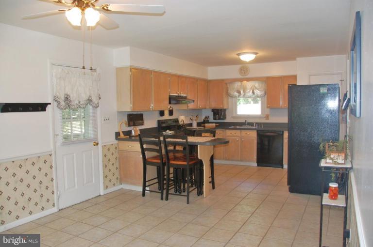 8902 Philadelphia Road Baltimore, MD 21237 - Photo 3 of 25 Kitchen