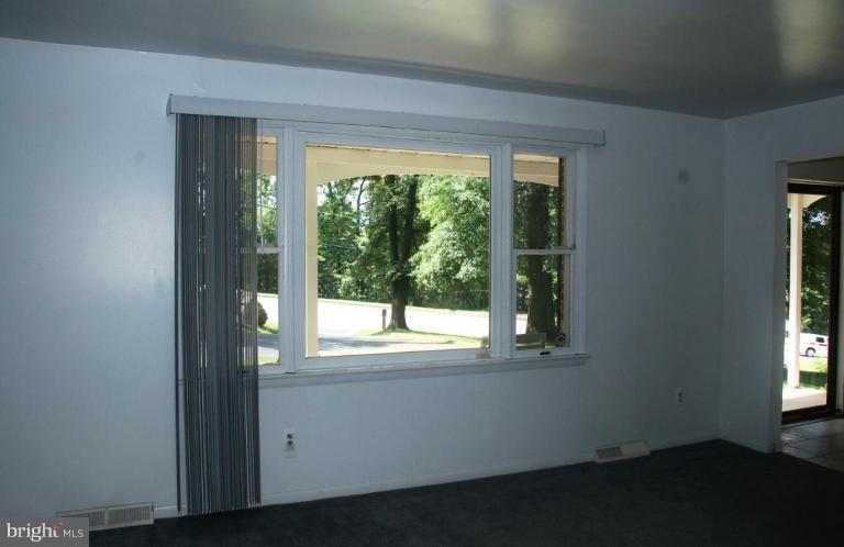 8902 Philadelphia Road Baltimore, MD 21237 - Photo 7 of 25 Living Room