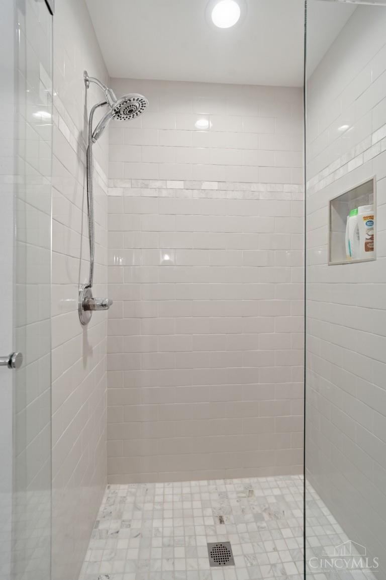 6046 Gaines Road Cincinnati, OH 45247 - Photo 35 of 78
