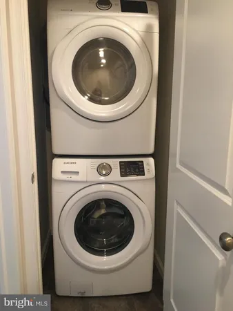 a close up view of a washer and dryer