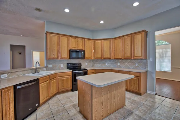 $2,500 | 6715 Village Bridge Drive, Humble, TX 77346