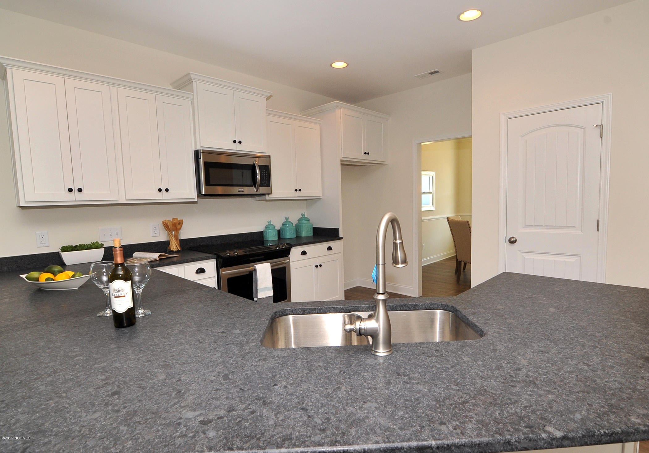 320 Tralee Road Wilmington, NC 28412 - Photo 4 of 17 Kitchen