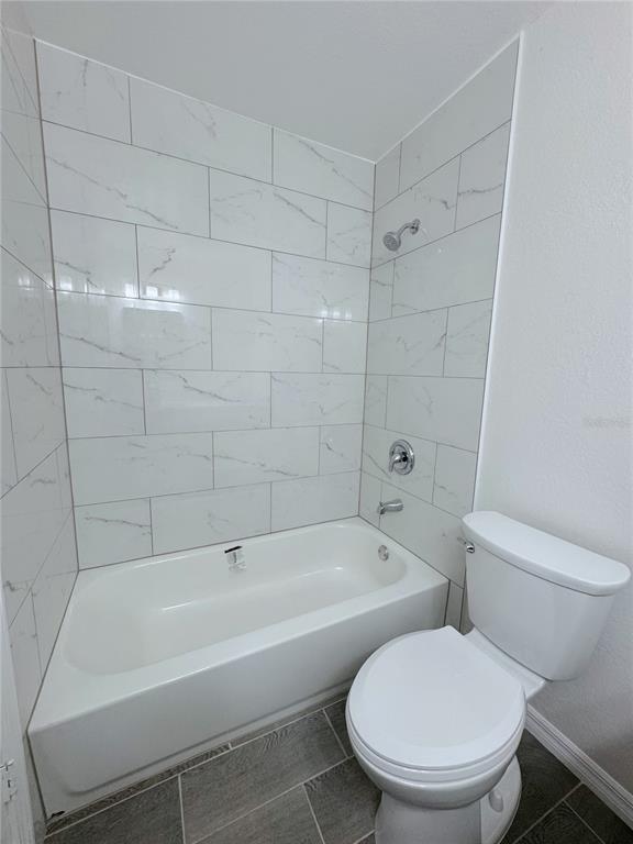 1013 South Hiawassee Road, Unit 3635 Orlando, FL 32835 - Photo 14 of 20 a bathroom with a toilet and bathtub