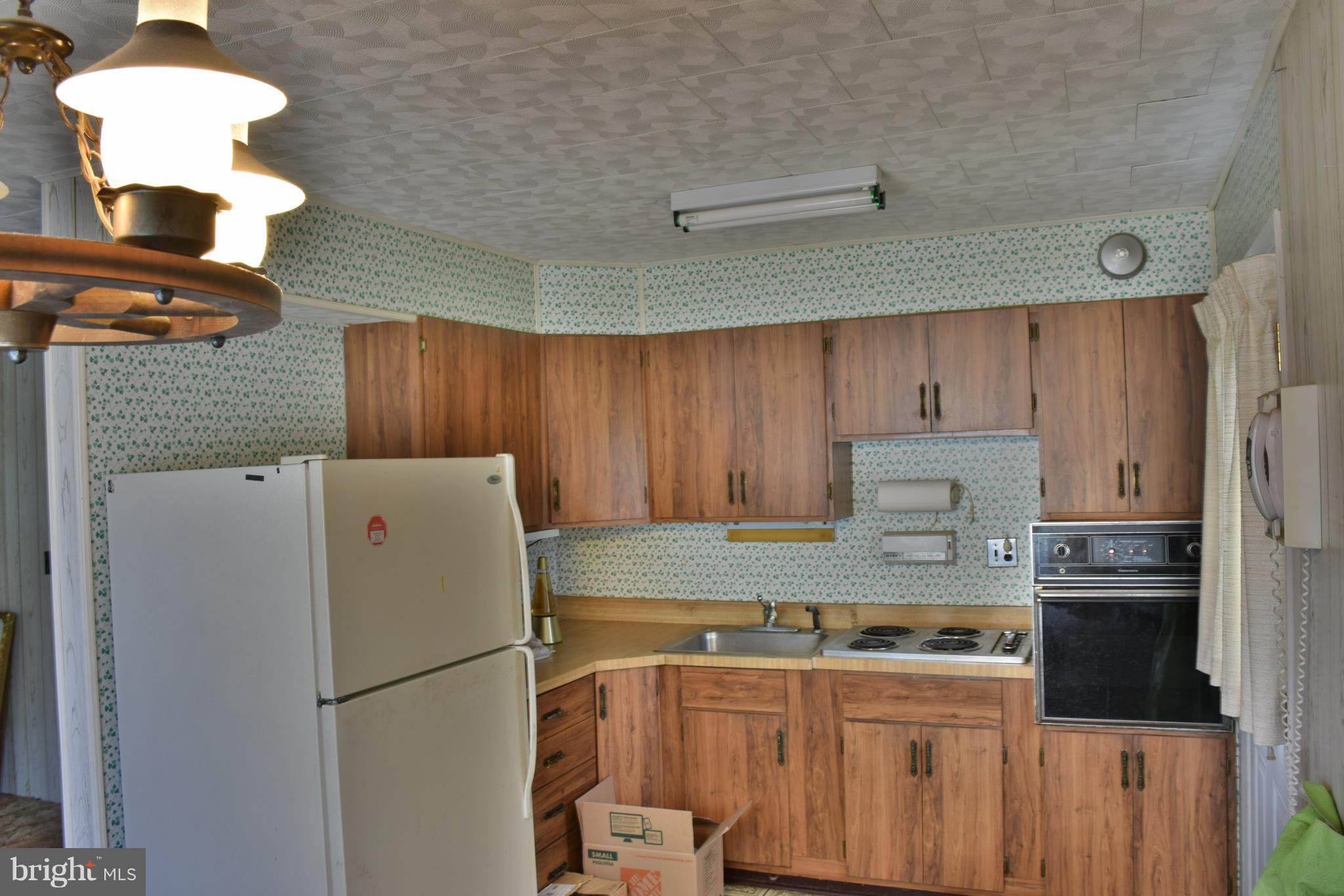 9106 Crosshill Road Baltimore, MD 21234 - Photo 4 of 22 Kitchen