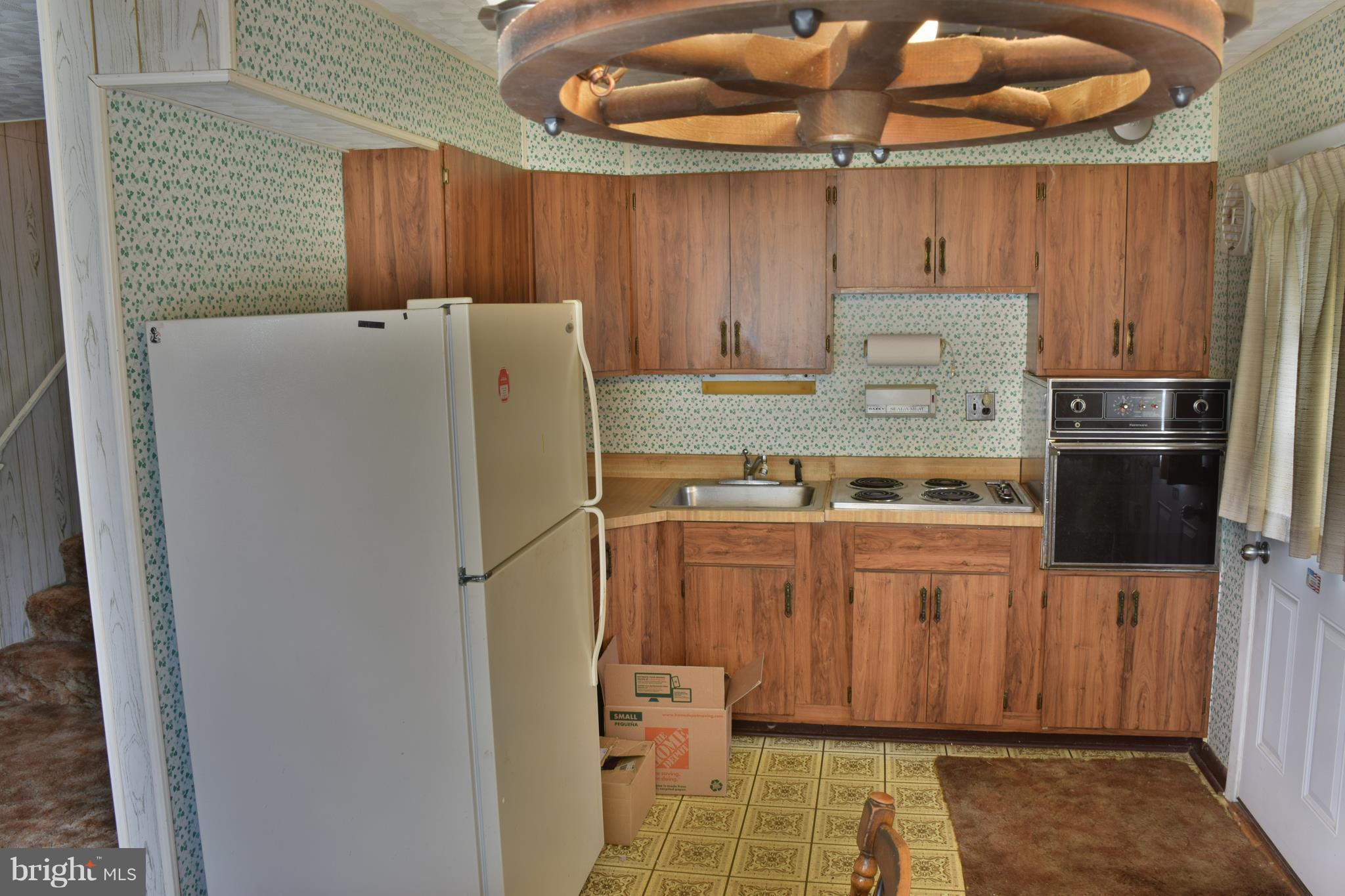 9106 Crosshill Road Baltimore, MD 21234 - Photo 5 of 22 Kitchen