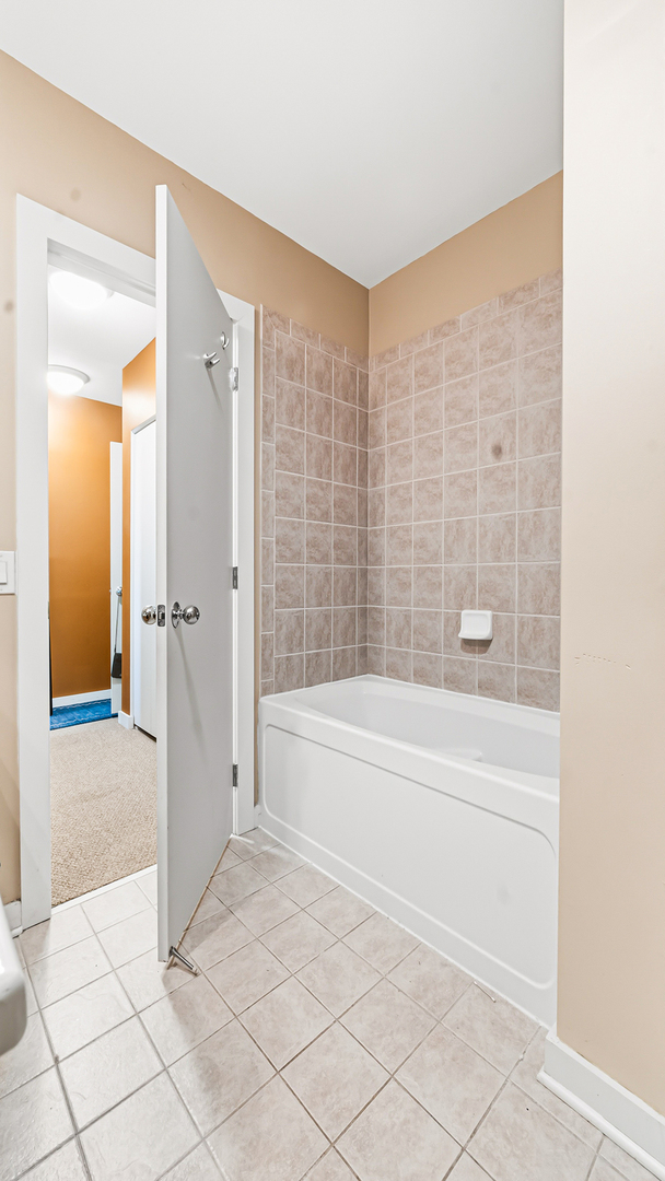 2220 West Maypole Avenue, Unit 202 Chicago, IL 60612 - Photo 14 of 24
