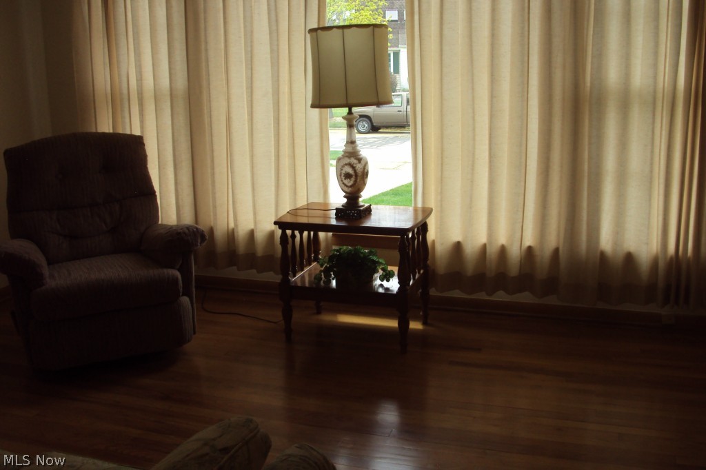4965 Corliss Road Cleveland, OH 44124 - Photo 9 of 25 Large living room. Window treatments stay.