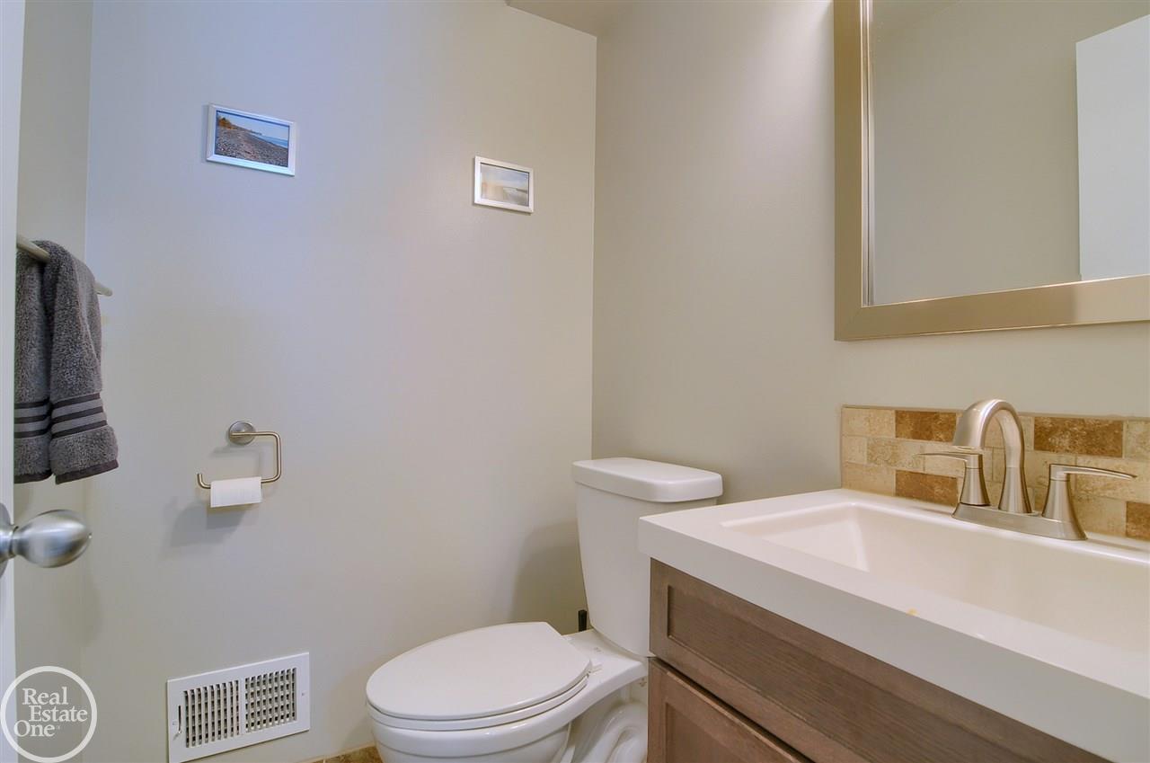 47131 Greenview Road Utica, MI 48317 - Photo 15 of 24 50036218-14.JPG