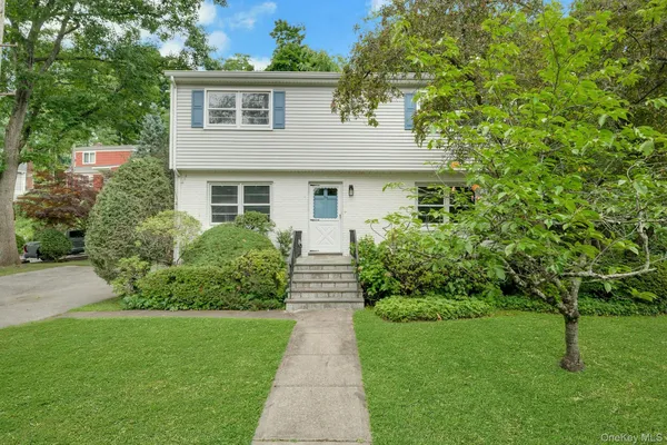 $948,000 | 34 Dogwood Drive, Scarsdale, NY 10583