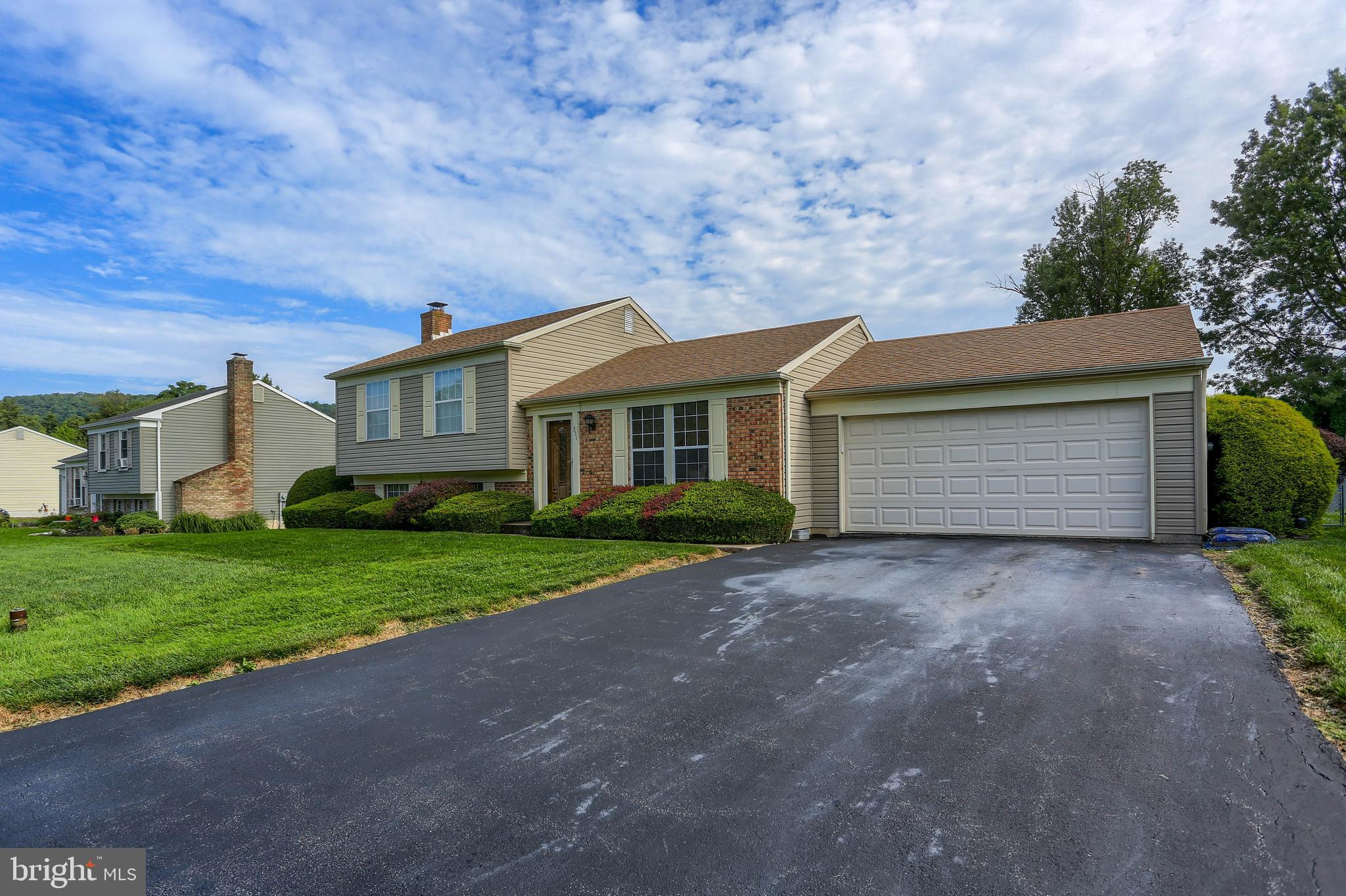 351 Holbrook Road York, PA 17402 - Photo 2 of 38 Gallery Image 2