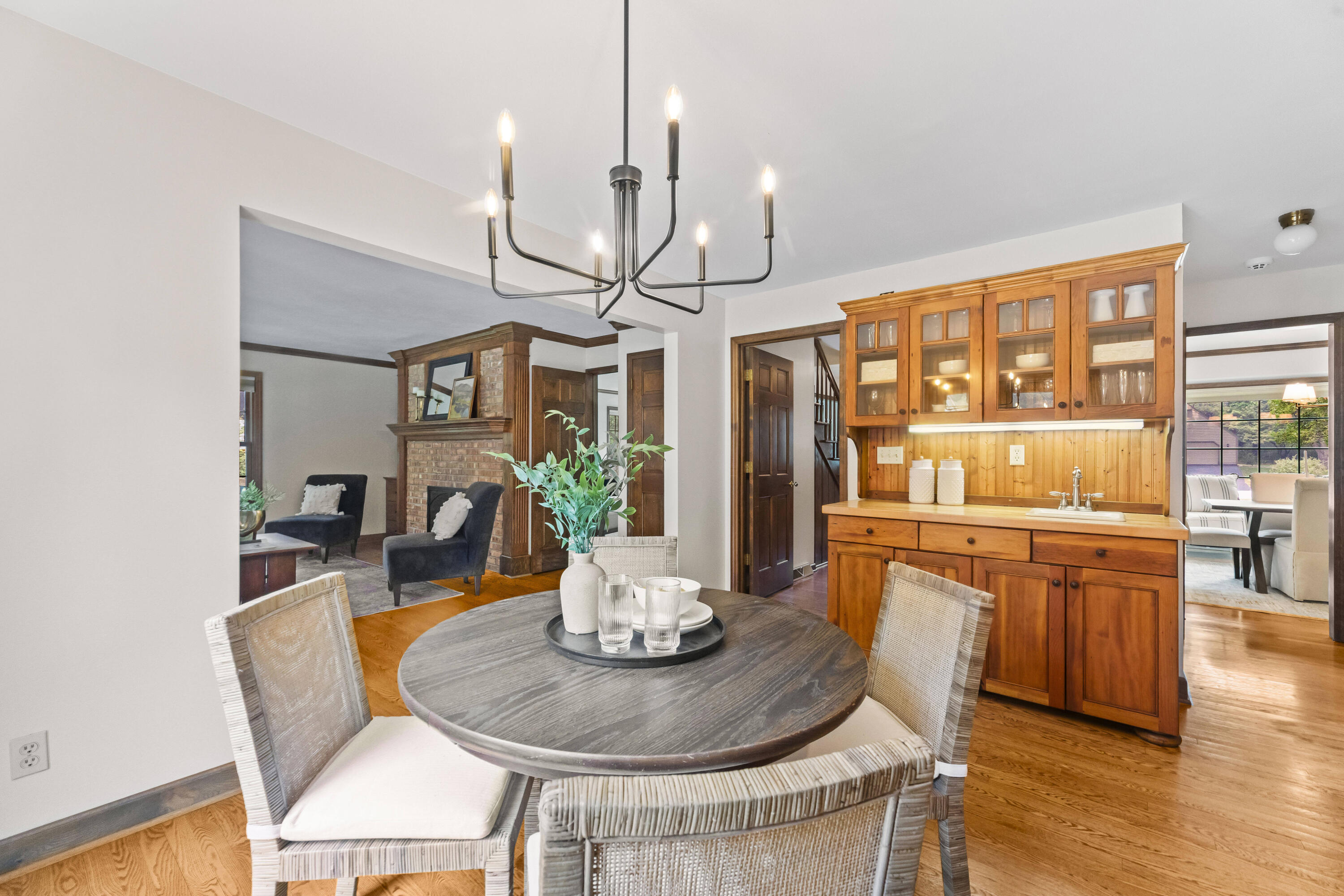 290 Fieldstone Road Delafield, WI 53018 - Photo 21 of 53 Dining Area with Wet Bar