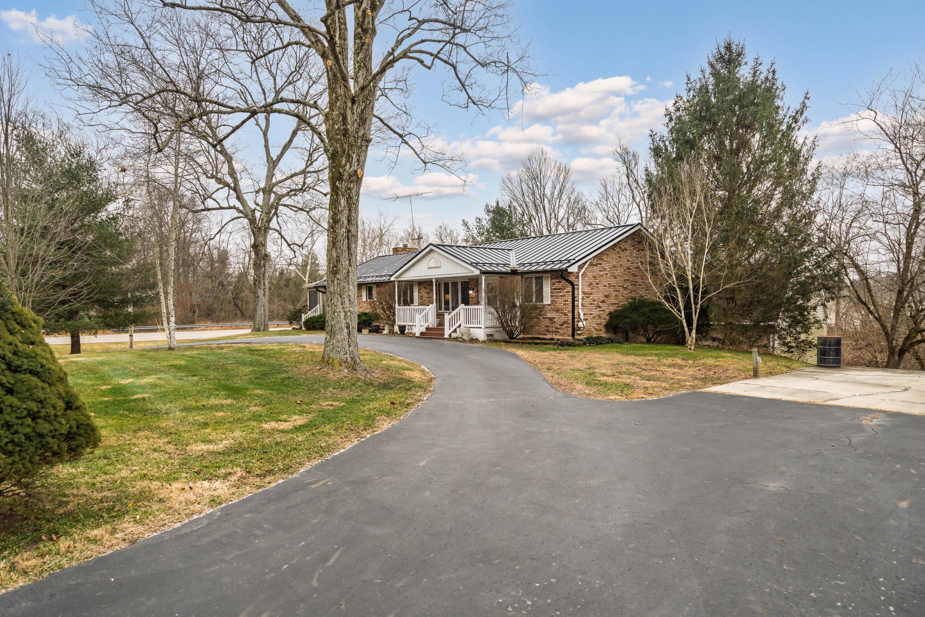 7173 Refugee Road Southwest Pataskala, OH 43062 - Photo 2 of 53 Circular Driveway in front