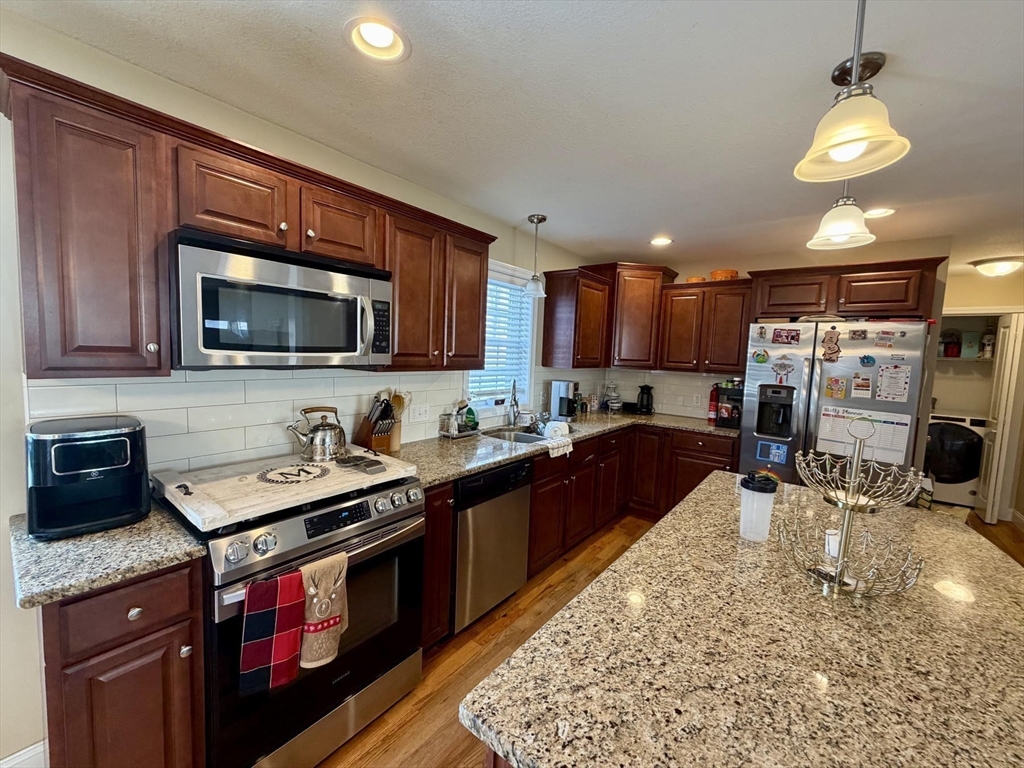 173 Russell Street Springfield, MA 01104 - Photo 3 of 24