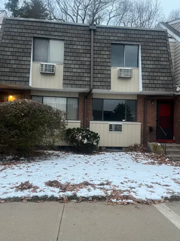 $1,900 | 244 High Path Road, Unit 244, Windsor, CT 06095