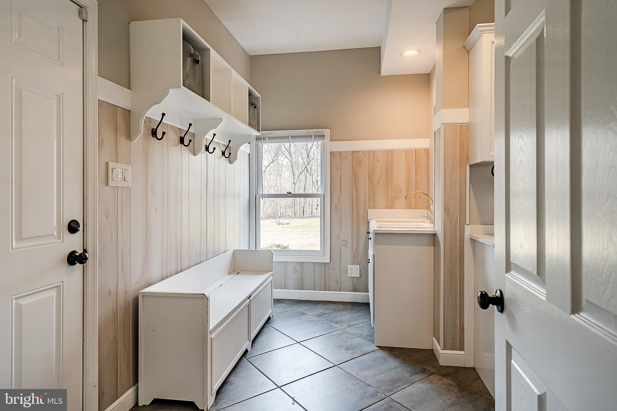 2008 Turnberry Circle Glenmoore, PA 19343 - Photo 17 of 62 Mud room area