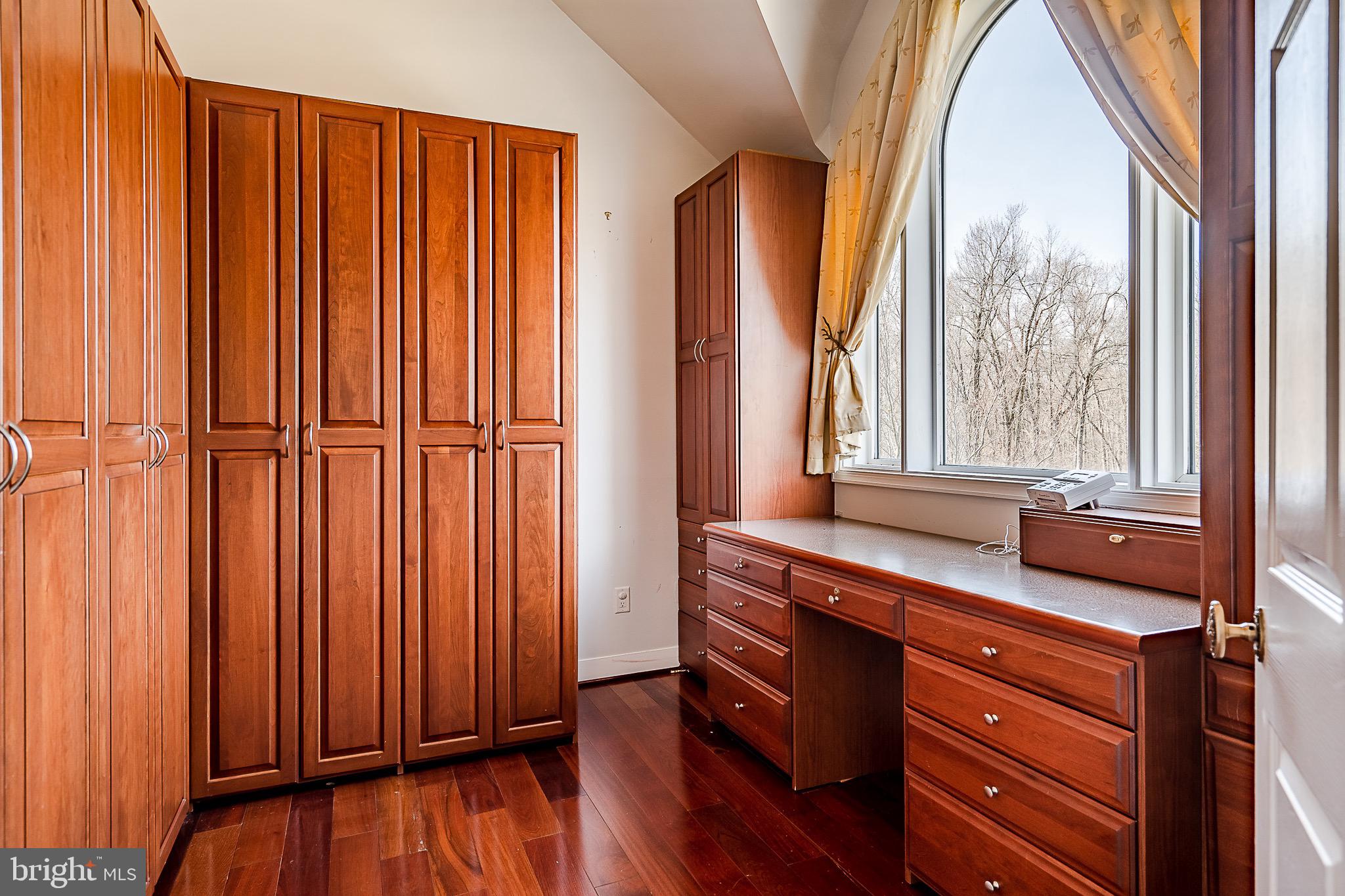2008 Turnberry Circle Glenmoore, PA 19343 - Photo 28 of 62 Primary walk in closet/dressing area