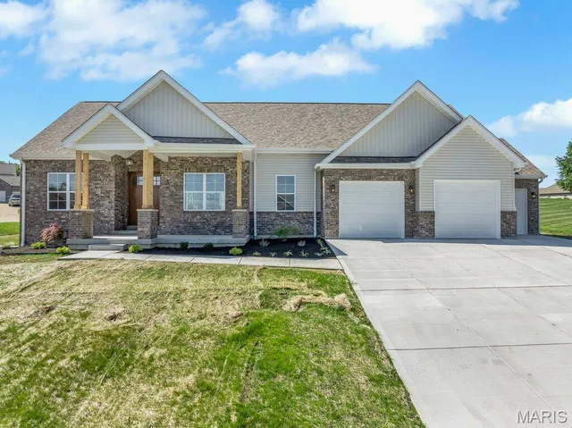$719,000 | 310 Red Wing Court, Troy, MO 63379