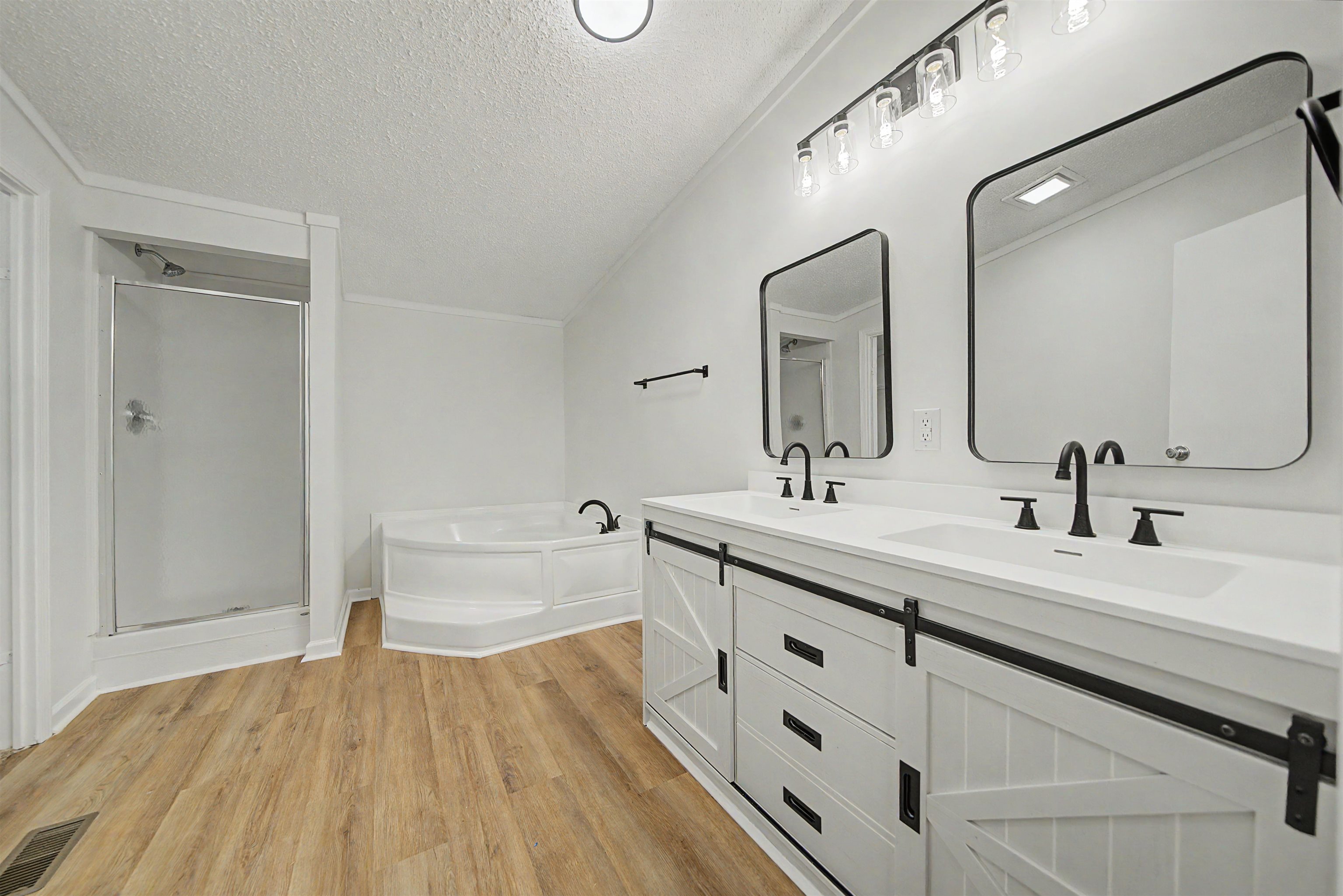 890 Burks Road Savannah, TN 38372 - Photo 14 of 40 a bathroom with a sink a mirror and a bathtub