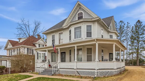 $205,000 | 330 South Hickory Street, Platteville, WI 53818