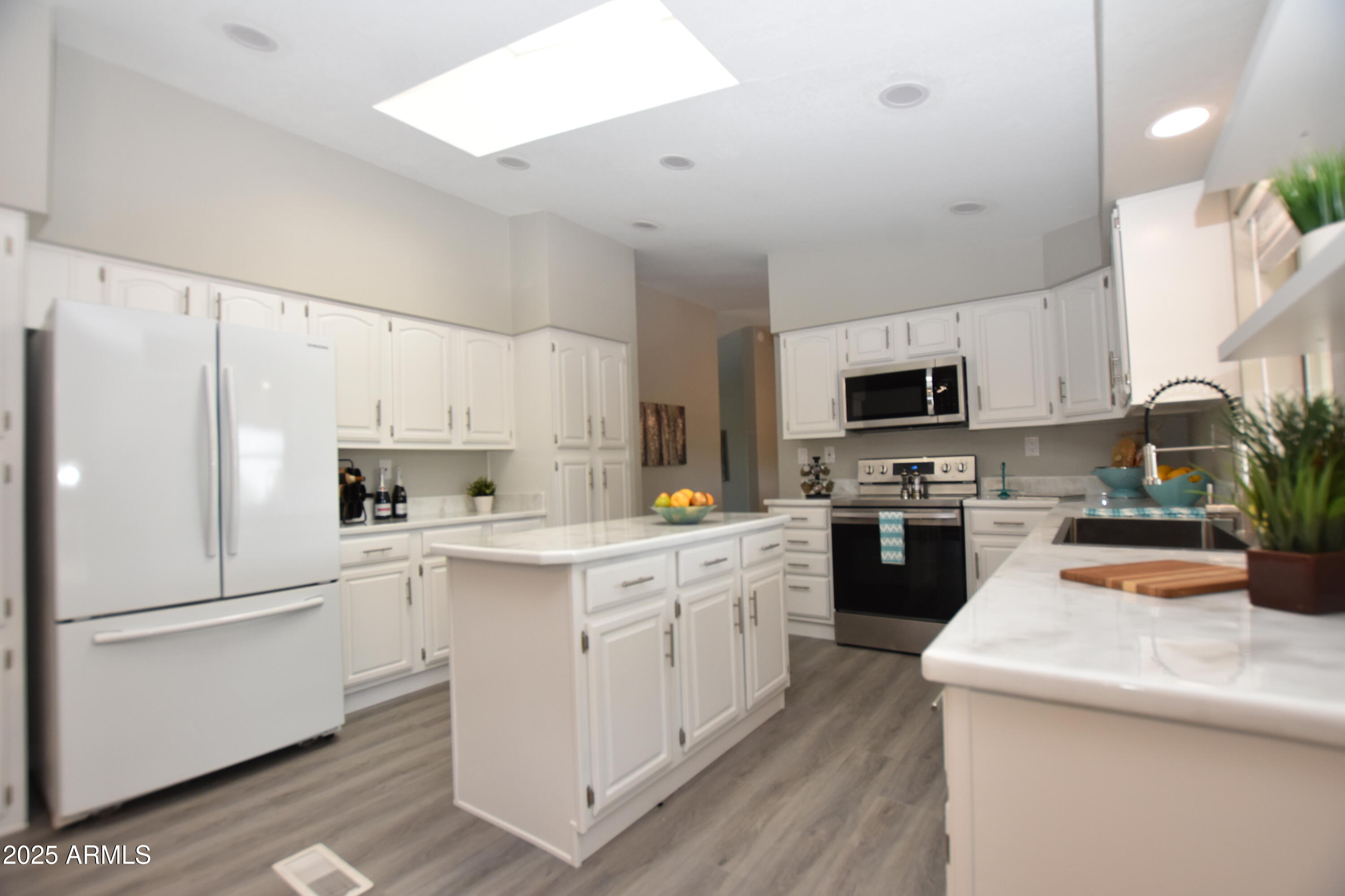 2015 North Delaware Drive Apache Junction, AZ 85120 - Photo 19 of 41 Kitchen 1054