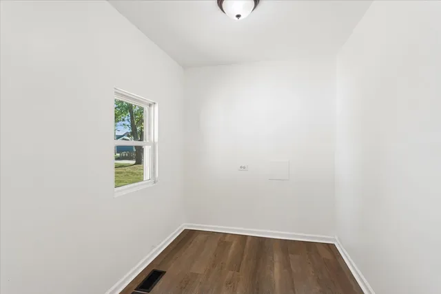 $2,300 | 540 East 4th Street, Lockport, IL 60441