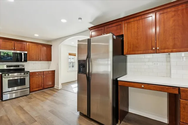 $2,300 | 540 East 4th Street, Lockport, IL 60441