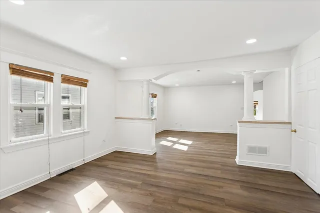 $2,300 | 540 East 4th Street, Lockport, IL 60441