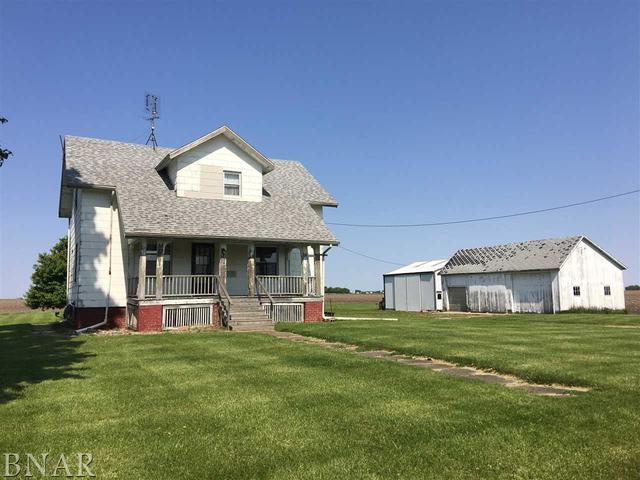 9873 Birkbeck Road Clinton, IL 61727 - Photo 2 of 8 a front view of house with a garden