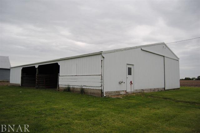 9873 Birkbeck Road Clinton, IL 61727 - Photo 3 of 8 a view of a backyard