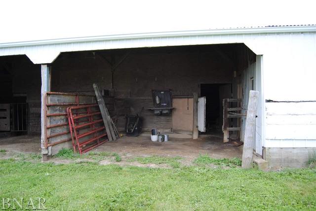 9873 Birkbeck Road Clinton, IL 61727 - Photo 4 of 8 a view of outdoor space and deck