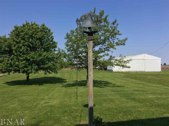 9873 Birkbeck Road Clinton, IL 61727 - Photo 7 of 8 a backyard of a house with lots of green space