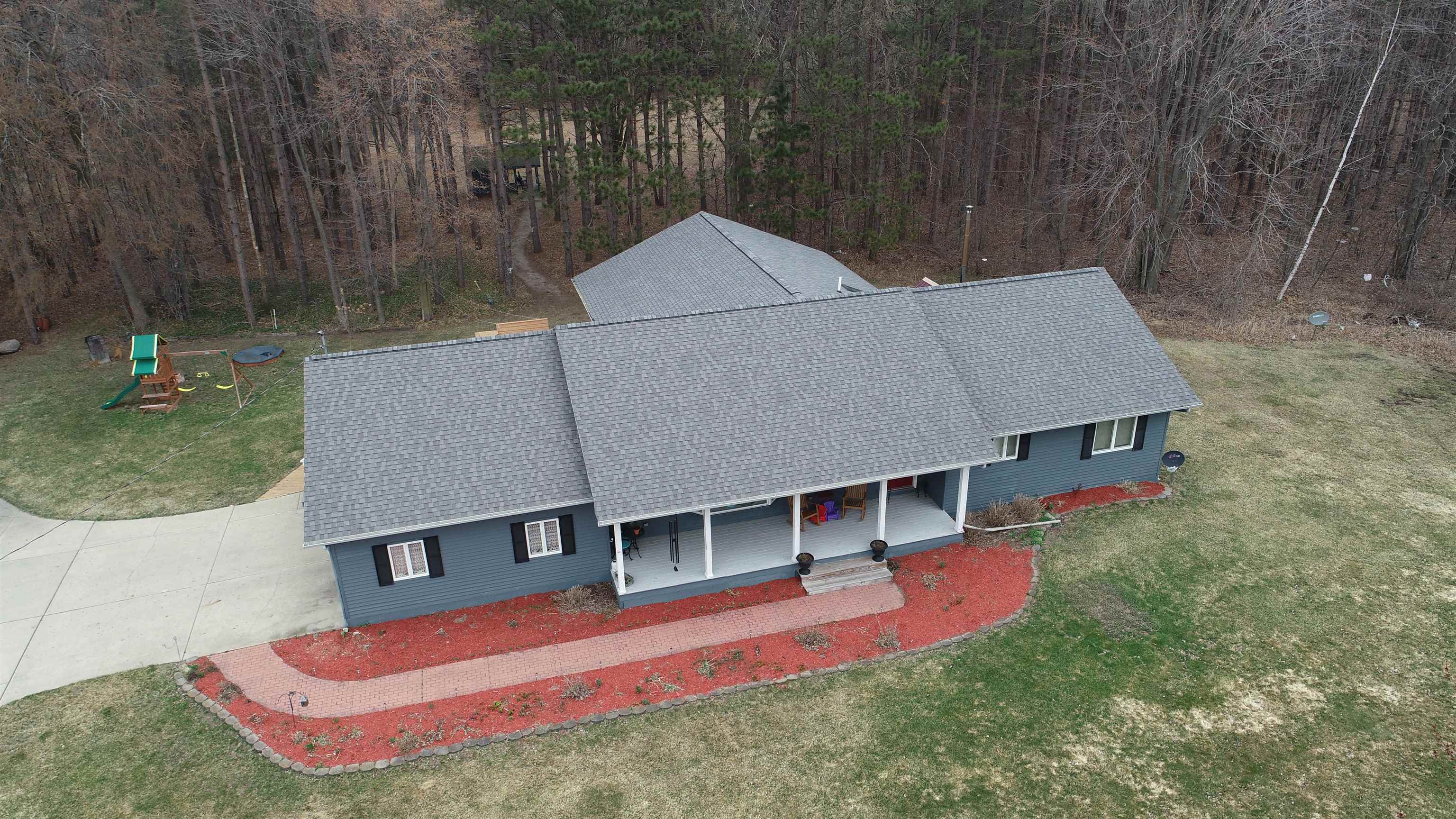 4296 Murphy Lake Road Millington, MI 48746 - Photo 3 of 24 50153828-493ed837-fd32-48c6-99b7-54cd811105e2.JPG