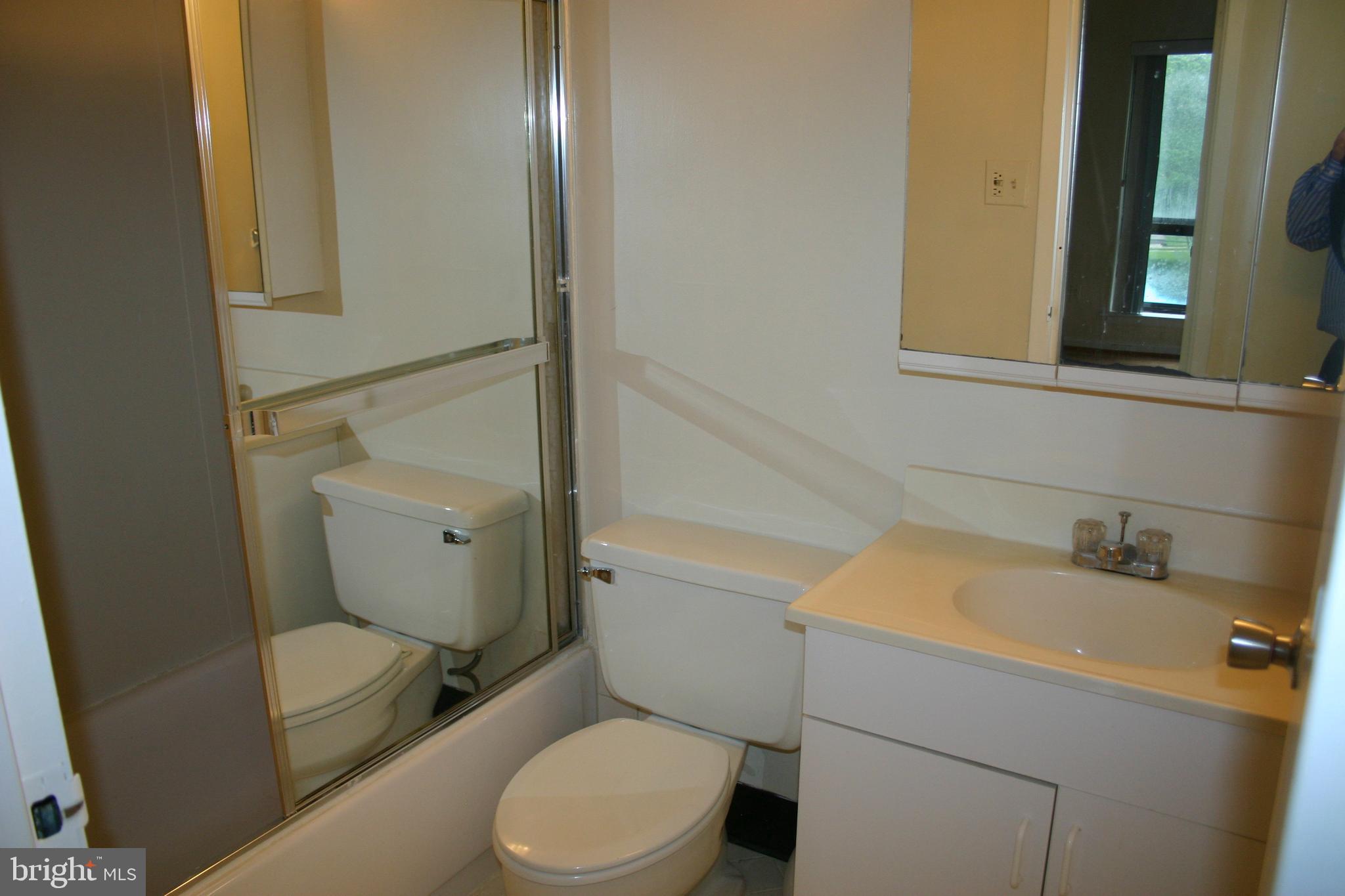 11228 Chestnut Grove Square, Unit 231 Reston, VA 20190 - Photo 13 of 16 Gallery Image 13